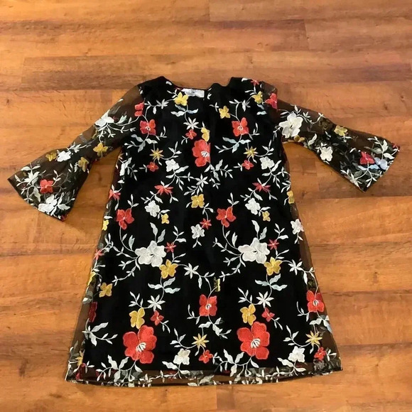 Eci Floral Floral Embroidered Bell Sleeve Womens Midi Dress Size 6 NWOT‎ - Picture 7 of 8